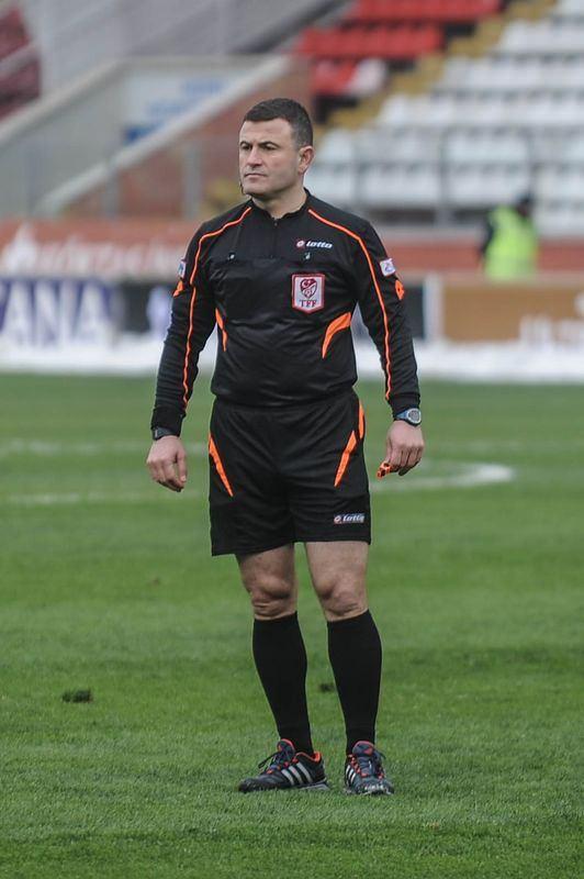 Bursaspor'un hocas enol Gne, 'Rakip Ankara ekibi. Hafta sonu Eskiehir ile mamz. Ama yardmclardan biri Ankara, biri Eskiehir'den, Byle olunca insan phe duyuyor.' szleriyle MHK'nin atamalarn eletirdi. (lker Meral)