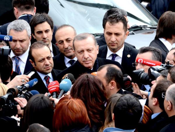 zm srecine halkn desteine ilikin trendi srekli izlediklerinin altn izen Soylu, son zamanlarda estirilen "musibet rzgarlarna" ramen, bu srece destek verenlerin oranndaki artn byk nem arz ettiini belirtti.