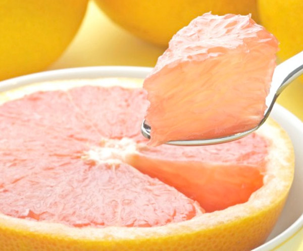 <p>GREYFURTU NASIL TKETMEL?</p>  <p>Greyfurdu btn olarak tok karnna yerseniz; salnz koruyan ve gelitiren ve kilo vermeye yardmc olan birok etkisinden faydalanm olursunuz.</p>  <p>  Zayflama iin kullandnda her gn 1 adet greyfurt tketin. Tok karnna ve n zerine greyfurt yerseniz maksimum fayda salam olursunuz. len veya akam yemeinde greyfurdu salatanzn iine dorayp tketebileceiniz gibi yemekten sonra meyve olarak da tketebilirsiniz.</p>