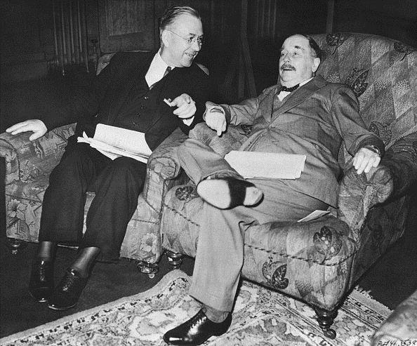 &#8220;Ay&#8217;a ulaalbilecei tuhaf fikrinin hibir umudu yok. nk yer ekiminden kurtulmay engelleyen almaz bariyerler var&#8217;&#8217; Chicago niversitesi asntronomu Dr. F. R. Moulton, 1932