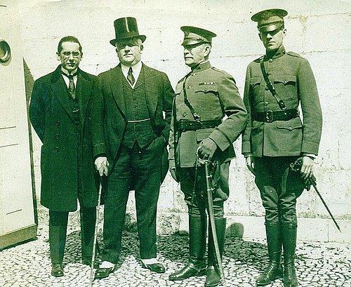 &#8220;Uaktan bomba atmak, bir torba un atlmas kadar zarar verir. Uaklarn saldrsna uram bir geminin gvertesinde keyifle dururum&#8217;&#8217; Newton Baker, ABD Savunma Bakan, 1921