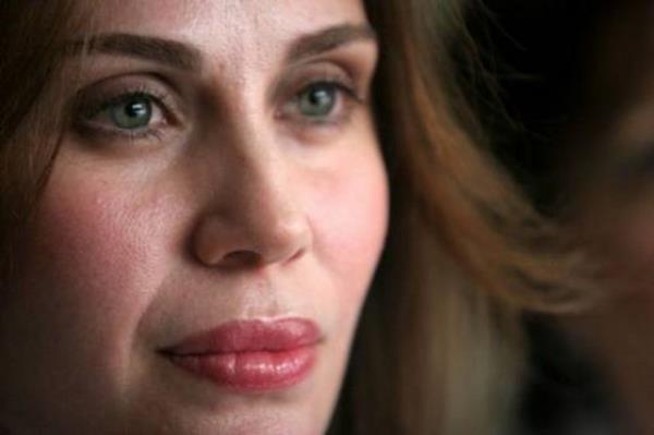 Demet ener, "Ayaklarmn allah vergisi bir gzellii var. Bir anket yapld ve ayaklarm da kralie seildi" diyeli 9 yl oldu.