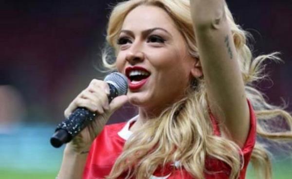 Cumhurbakan'nn 29 Ekim'deki resepsiyonuna davet edilen Hadise "o gn ok younum resepsiyon 30 Ekim'e kaydrlamaz m?" diyeli 3 yl oldu.