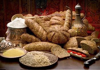 &#8226; Tam tahl rnlerinde tketilecek miktar, arlnza ve bedensel alma durumunuza gre deiir. Az hareketli, obez kiilere gnde 3-4 ince dilim ekmek (75-100 g) yeterli iken, zayflar, bymekte olan ocuklarla genler ve ar ite alanlar bunun 3-5 katn yiyebilirler.<br>  &#8226; Tam tahll rnleri gnde en az 6 porsiyon tketilebilirsiniz. 6 porsiyon; 6 dilim ekmek veya 3 dilim ekmek, 1 kepe tam unlu orba, 4 yemek ka kabuklu pirinten yaplm pilav veya 4 yemek ka kepekli makarnaya eittir.