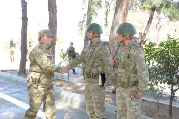 Orgeneral Necdet zel, Eme'ye tanan Sleyman ah karakolunu ziyaret etti.