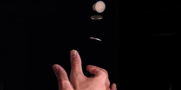 Yaz m, tura m?<br>    ansnzn yar yarya olduunu dnyorsanz maalesef yanlyorsunuz... Madeni parann "tura" tarafndaki resim, yaz tarafna gre arlk yaratt iin, altta kalma ihtimali daha yksektir.