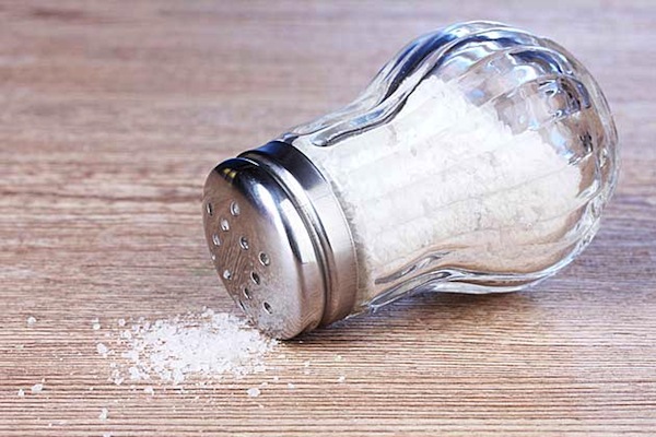 Depresyonu tuzlayn!<br>    Keyifsizseniz ve yaam kalitenizde gzle grlr bir d sz konusuysa, tuzun doal antidepresan etkiye sahip olduu aklnzn bir kenarnda bulunsun&#8230; Fazla tuzun kan basncn arttrarak salnz olumsuz ynde etkilediini de unutmamak gerek.