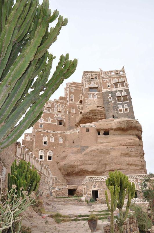 Yine Hz. Ali'nin ina ettii Mescid'l Ali, 100 yllk Osmanl camisi ''Bekiriye'', Kabe'yi ykmak isteyen Ebrehe'nin kilisesinin bulunduu alan, Osmanl klalar, Osmanl zamannda ina edilen askeri karargahlar ve hamamlar da blgede bulunan nemli tarihi eserler arasnda yer alyor.