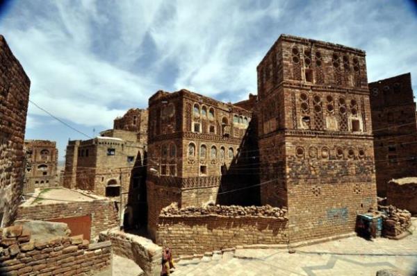 Yemen'de yaanan iddet olaylar ve siyasi belirsizliin getirdii ilgisizlik kurban olan tarihi eserler, nceki gece balayan ''Kararllk Frtnas'' operasyonu ile yeniden gndemde