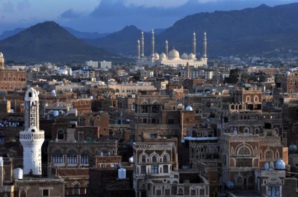 Yemen mimarisinin olmazsa olmaz ''kameriyelerle'' ssl kk pencereli eserler, Osmanl mimarisindeki cumba ve ahap pencere pervazlar ile modern mimarinin iinde adeta ''zamann durduu'' izlenimini veriyor.