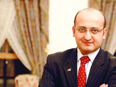 YALIN AKDOAN - AKADEMSYEN VE YAZAR