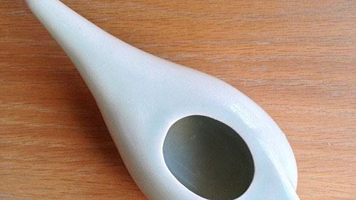 Burnunuzu antiseptik su ile temizleyin  <br>  Antiseptik sular burnumuzu tuzlu su ile mukustan arndrr. 2006 ylnda yaplan aratrmaya gre bu doal sular bahar alerjisine de ok iyi geliyor.