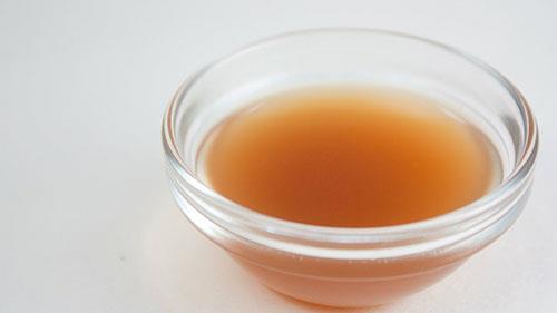 Elma sirkesi yudumlayn<br>    Potasyum dzeyini ykselten elma sirkesi akan burunlarn ba dman. Vcudunuzdaki mukusu yok eden elma sirkesi rahata nefes almanza yardmc olacak. Ancak elma sirkesini direkt imeye almayn. Suyun ya da limonatann iinde sulandrmanz daha iyi olabilir.