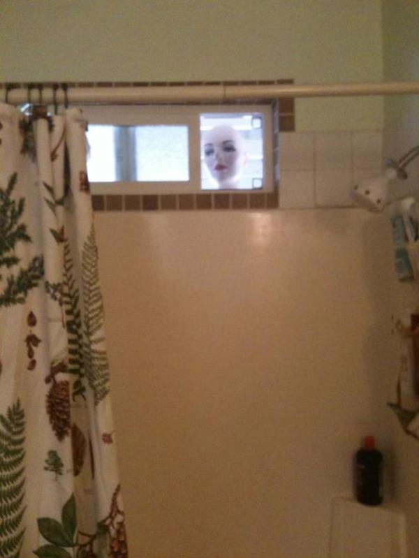 Bu korkun oyuncak bir bebek de olur!