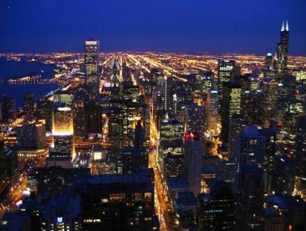 <p><b>4 - Chicago, Illinois</b></p>     Ar rzgarl bir ehirde bu kadar gkdelen olmas da biraz ironik. 283 gkdelenin bulunduu Chicago'da Willis, Donald Trump, John Hancock ve AT&T en ok ilgi ekenler arasnda.