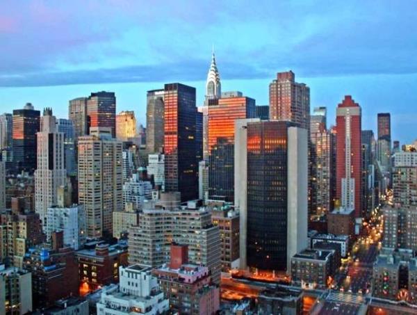 <p><b>2- New York City, New York</b></p>     573 yksek bina var bu ehirde! Say say bitmemi resmen. Medison Square Garden, Empire State Binas, zgrlk Heykeli gibi yaplar, bu ehrin poplerliini tavan yaptrm ve her geen gn yeni gkdelenler eklenmi. En aktif ticari merkezlerden biri haline gelmi olmas da cabas.