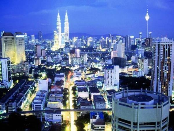 <p><b>18 - Kuala Lumpur, Malezya</b></p>     Dnyaca nl Petronas Kuleleri'nin evi olan Kuala Lumpur gneydounun parlayan yldzlarndan olarak grlyor. Finansal durumun iyi olduu her ehirde olduu gibi, burada da gkdelenler fazlaca; 78 adet.