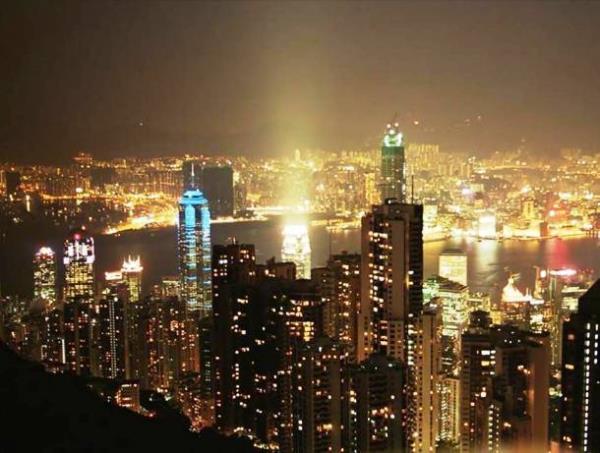 <p><b>1 - Hong Kong, in</b></p>     Alveris ve turistik aktivitenin en gzel ehri olan Hong Kong dnyann drt bir yanndan ziyareti aknna uruyor.