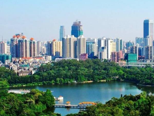 <p><b>11 ? Guangzhou, in</b></p>     Guangdong blgesindeki en byk ehir olan Guangzhou finansal bir dev. 111 gkdelen ve 417 adet yksek bina mevcut.