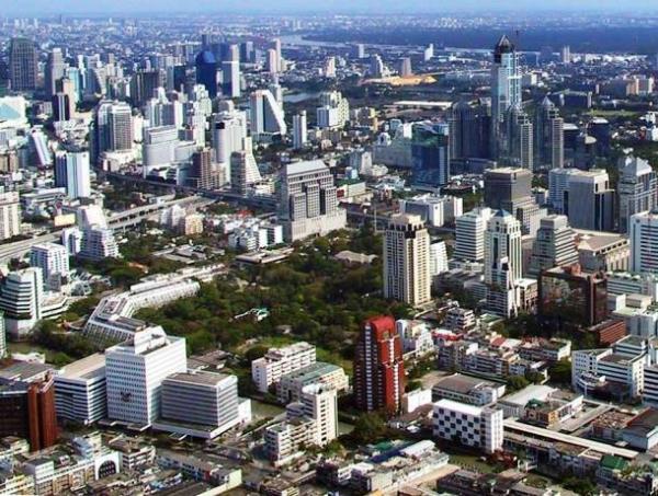 <p><b>9 - Bangkok, Thailand</b></p>     Bakent Bangkok reklam, ticaret ve i sektrlerinin de temelde dnd ehirdir nk lkedeki btn dier ehirlere uzanan yollar ile tam bir merkezi sistem gibi. Bu adan herkes buraya gelmi - 123 gkdelen ile beraber!