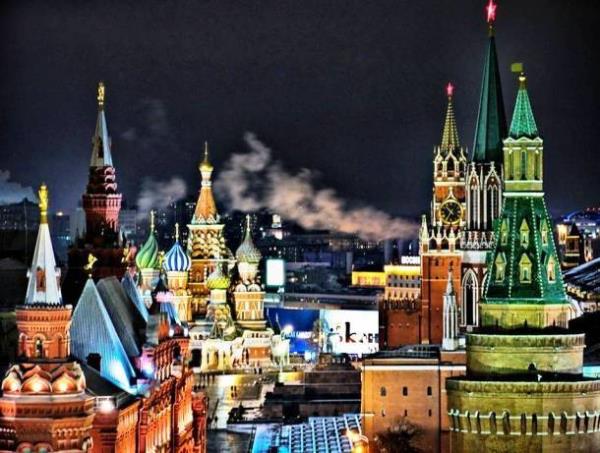 <p><b>14 - Moskova, Rusya</b></p>     Rusya'nn bakenti olan Moskova dnyann en ok milyarderinin toplanm olduu ehirmi, Forbes yle diyor. Mega ehir snfna sokulan bu yerde endstriyel alanlarda ve i sektrnde byk olaylar dnyor. 98 gkdelen ehrin yksek yerlerini gzelce sslyor.