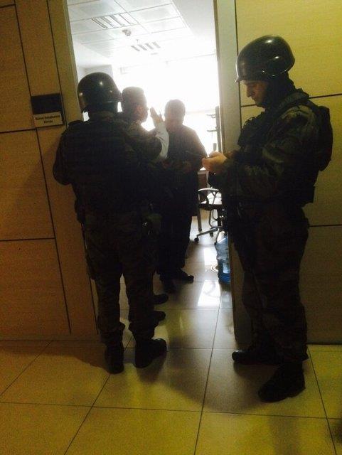 Adliye giri-klara kapatlrken, Kiraz'n odasnn bulunduu 6. kat boaltld. Alt ve st katlarda youn gvenlik nlemi alnd.