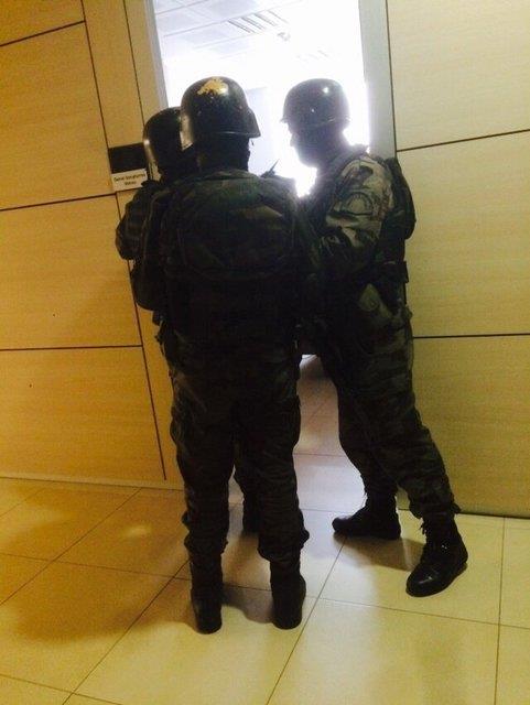 Adliye nnde, Olay Yeri nceleme ve evik Kuvvet ube mdrlkleri ile itfaiye ve salk ekipleri de hazr bekletildi.