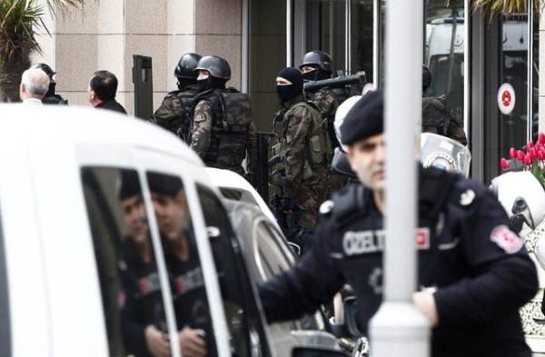 Berkin Elvan'n lmne ilikin soruturmay yrten stanbul Cumhuriyet Basavcl Memur Sular Brosu Savcs Mehmet Selim Kiraz'n rehin alnd alayan'daki stanbul Adliyesi'ne zel Harekat timleri geldi.