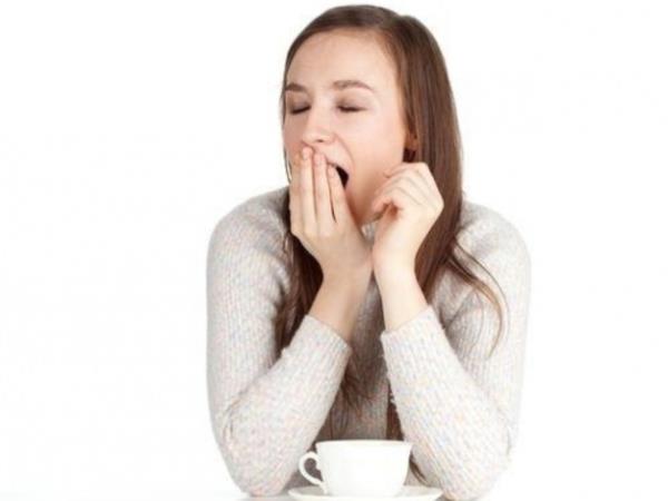 Birinin size bakp bakmadn anlamak iin esneyin, kar taraf da esniyorsa gzleri zerinizde demektir.