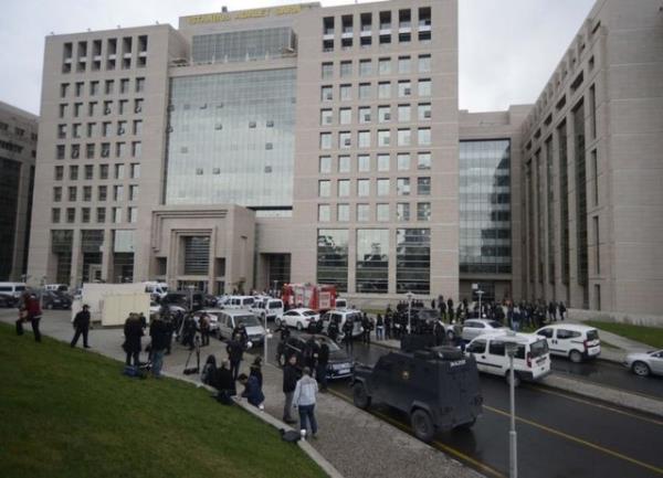 13.45 Adliyeden mahkumlar kartld.