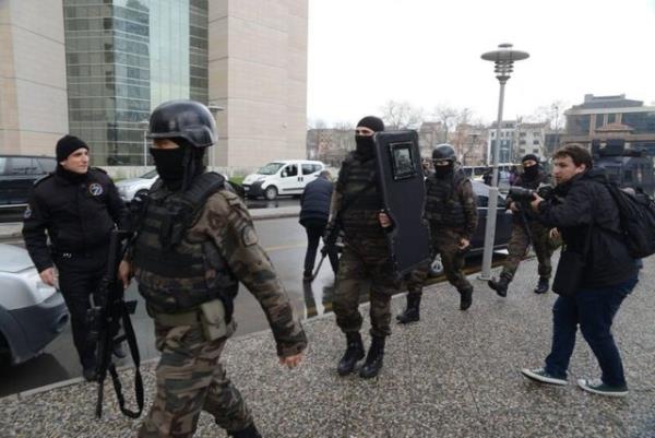 15:36'ya kadar talepleri yerine getirilmezse savcy ldreceklerini akladlar.