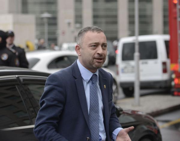 14.56 Eylemcilerin arabulucu olmasn istedii Sezgin Tanrkulu ve mt Kocasakal Adliye'ye giri yapt.