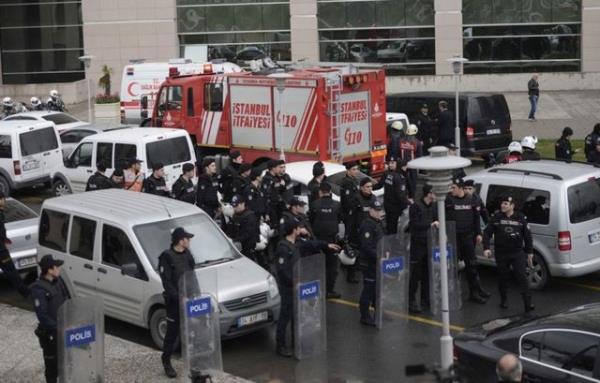 12.45 Sosyal medya zerinden rehin eyleminin fotorafn paylaan DHKP-C'liler 5 talep iletti.