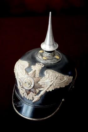 Mzayede de Alman mparatoru Kaiser Wilhelm`in 1917`de Trkiye ziyareti srasnda hediye ettii zel miferin 85 bin liradan sata sunulacak.