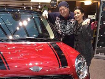 Hastal<br>    lk kez 1990 ylnda yumuak doku kanserine yakalana Kayahan, 2005 ylnda 2. kez ayn kansere yakaland, 2014 ylnda 3. kez hastal tekrar eden Kayahan, kanser tedavisi grmektedir. Kanser tehisiyle 1990 ylnda karlatnda &#8220;Yemin Ettim&#8221;i yazdn belirterek,