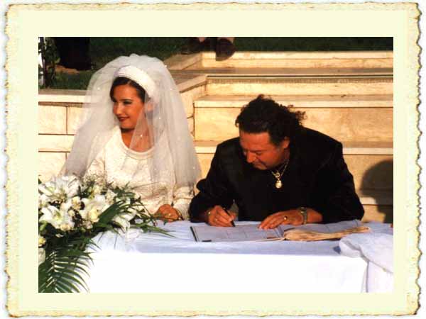 3.evlilii: 1999 ylnda pek Tter (d.1976) ile evlendi. Austos 2000 doumlu Asl Gnl adnda bir ocuklar var.