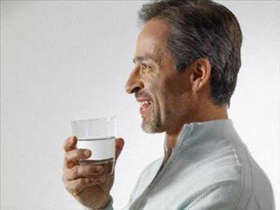 14. Herhangi bir mslman plak bir mslman giyindirirse, Allah da ona Cennetin meyvelerini ikram eder. Herhangi bir mslman susuz bir mslman suya kandrrsa, Allah da ona az mhrl (el dememi) Cennet merubatndan ikramda bulunur