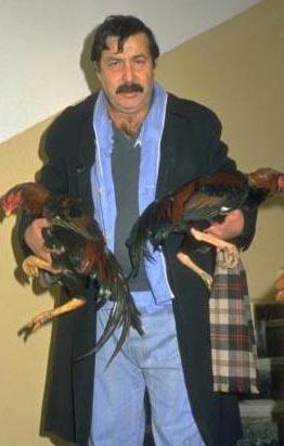 "Vatandaa cart curt yok", "Kaldr u pislikleri koum" ya da "Oynatma u elleri komu" gibi replikleriyle Aykut Oray'n oynad "Katil" karakteri de hi unutulmad.