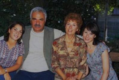 YERN AL RIZA BEY ALDI<br>  80'lerin en ok izlenen dizilerinden biri de Baba Evi'ydi.