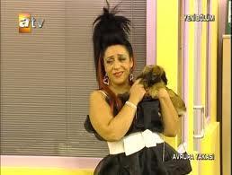 SEN PARAMLA EZERM<br>  Kaya, dizide zengin iadamnn mark kz ahika Koaslanl'y da oynad. Koaslanl'nn "Seni paramla ezerim" replii bir ara zellikle genler arasnda ok rabet grmt.