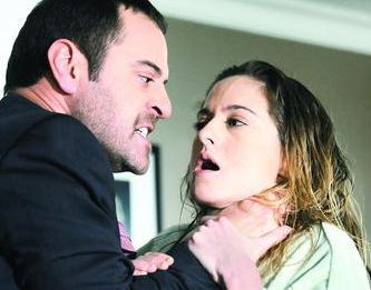 Dizinin kt kadnn oynayan Canan Ergder o kadar baarlyd ki seyirci onu rolnden farkl dnrken epey zorland.