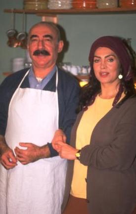 ener en, Ali Haydar rolnde Trkan oray da Hanm rolnde yle mthi bir performans sergiledi ki seyirci onlar gerekten de yan kap komularym gibi grd uzun sre.