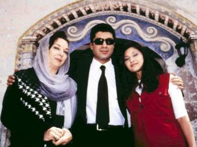 Dizide Selda Alkor'un oynad Smbl Hanm ise bal bana bir fenomen haline geldi. Bartleri orta yal kadnlar arasnda moda haline geldi.