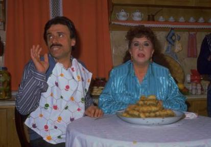 Perihan Abla ve bir trl biraraya gelemedii ama ayr zamanda ayrlamad nianls akir'in maceralar milyonlar ekran bana ekerdi.