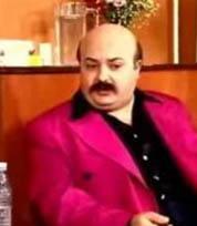 "KZ YATAK" DEYNCE<br>  Bir Demet tiyatro'nun ne kan karakterlerinden biriydi Saldray Abi. "kiz yatak" repliiyle unutulmazlar arasna giren bu karakteri Settar Tanrer canlandryordu.Onun dizideki replikleri de uzun sre espri konusu oldu.