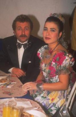 TEMEL' N RN'  <br>Burhan'n ayrlmasndan sonra Mahallenin Muhtarlar'na Esra Akkaya katld. Orada canlandrd irin rol nedeniyle uzun sre bu karakterin ismiyle hatrlad seyirci onu.