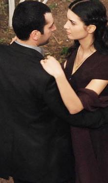 Asi'yi Tuba Bykstn, Demir'i Murat Yldrm oynuyordu.