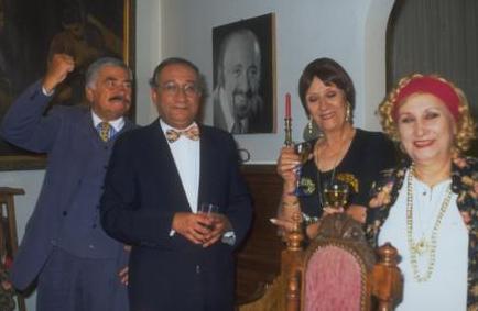 Dizide ky kkenli, Trke'yi geldii yrenin aksanyla konuan Kantar ailesi kentsoylu bir aileyle dnr oldu..