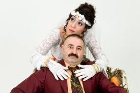 "TRK MALI" KOMED<br>  Bir dnem ekranda frtna gibi esiyordu Trk Mal dizisi. Elbette ba karakterleri Abiye ve Erman da.