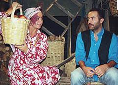 FERTAH YENGE'NN FANTEZLER  <br>Bir Demet Tiyatro'nun unutulmaz karakterlerinden biri de Feritah Yenge'ydi.